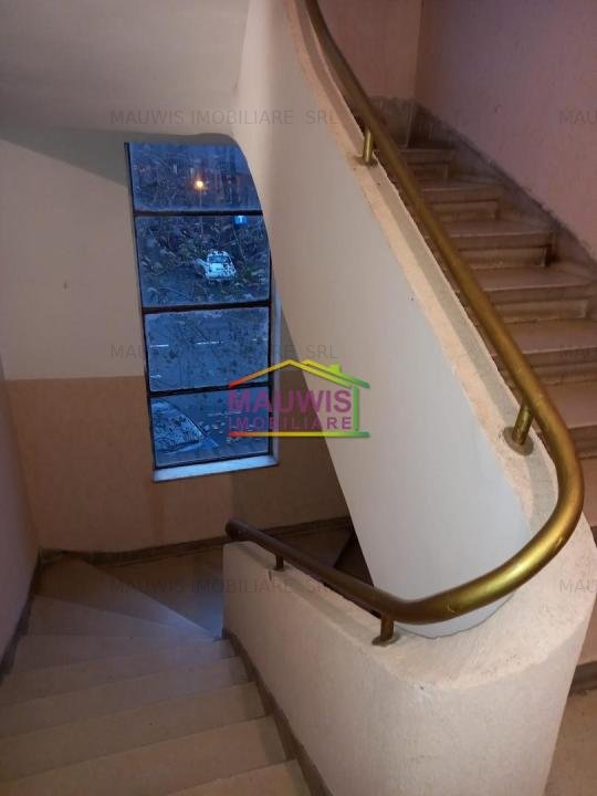 Inchiriez apartament cu 5 camere Bv Dacia cu Piata Spania.