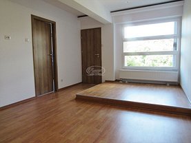 Apartament de închiriat 3 camere, în Cluj-Napoca, zona Ultracentral