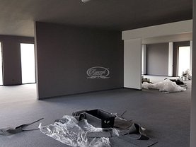 Închiriere spaţiu comercial