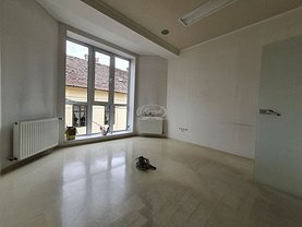 Vânzare spaţiu comercial