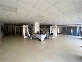 Vânzare spaţiu comercial