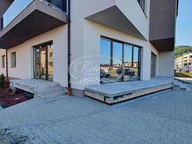 Închiriere spaţiu comercial