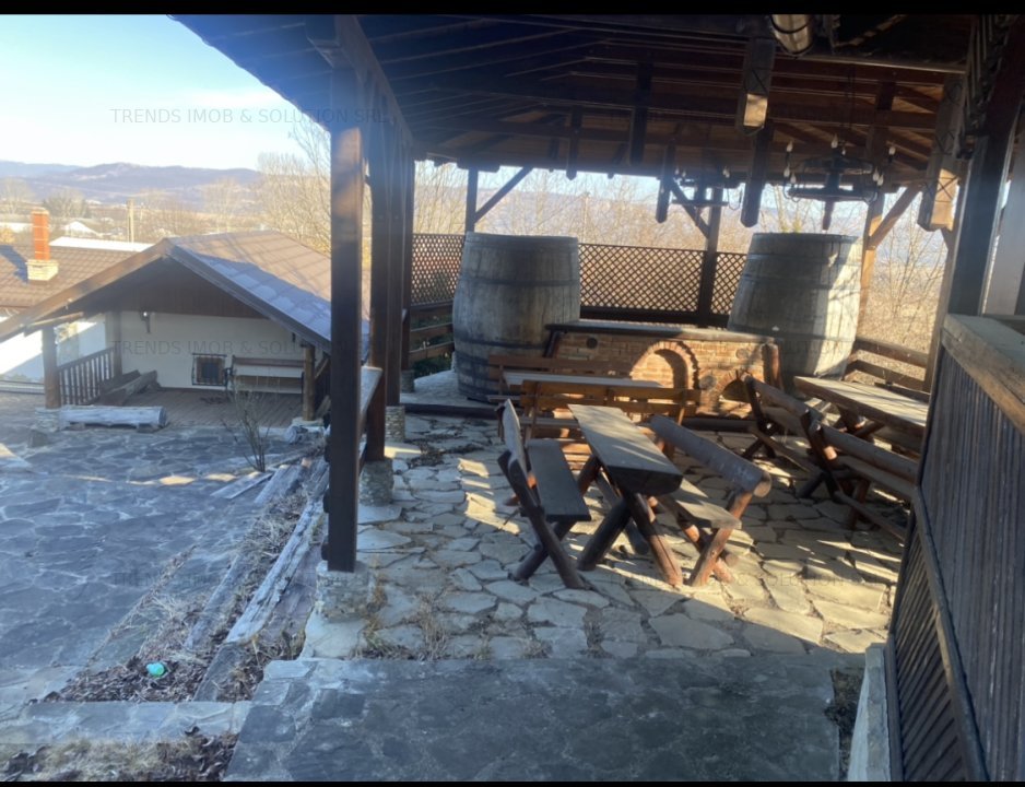 Casa de vanzare 10 camere in Podenii Noi in Podenii Noi