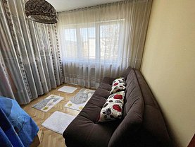 Apartament de vanzare 4 camere, în Cluj-Napoca, zona Manastur