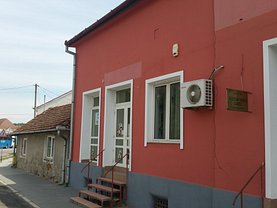 Închiriere spaţiu comercial