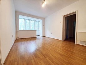 Apartament de vânzare 3 camere, în Constanţa, zona Tomis II