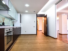 Apartament de vânzare 4 camere în Bucuresti, Pipera