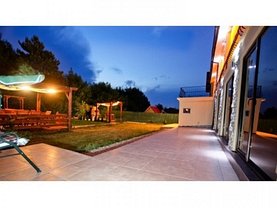 Casa de vânzare 17 camere, în Costinesti, zona Central