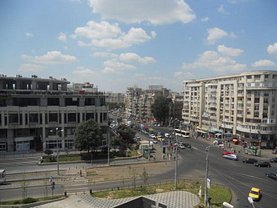 Apartament de vânzare 3 camere, în Bucureşti, zona P-ţa Sfânta Vineri