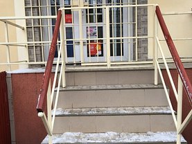 Închiriere spaţiu comercial