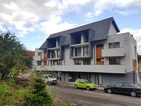 Apartament de vânzare 3 camere, în Braşov, zona Răcădău