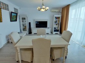 Penthouse de vânzare sau de închiriat 4 camere, în Mangalia, zona Central