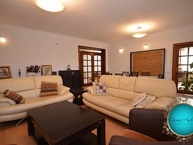 Casa de vânzare 8 camere, în Rosu