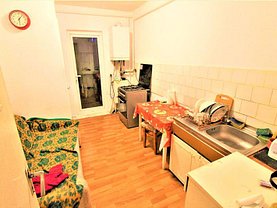 Apartament de vânzare 3 camere, în Bacau, zona Central