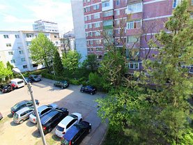 Apartament de vânzare 4 camere, în Bacău, zona Orizont