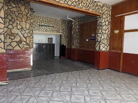 Vânzare spaţiu comercial