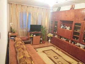 Apartament de vânzare 3 camere, în Calarasi, zona Est