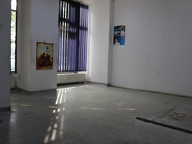 Închiriere spaţiu comercial