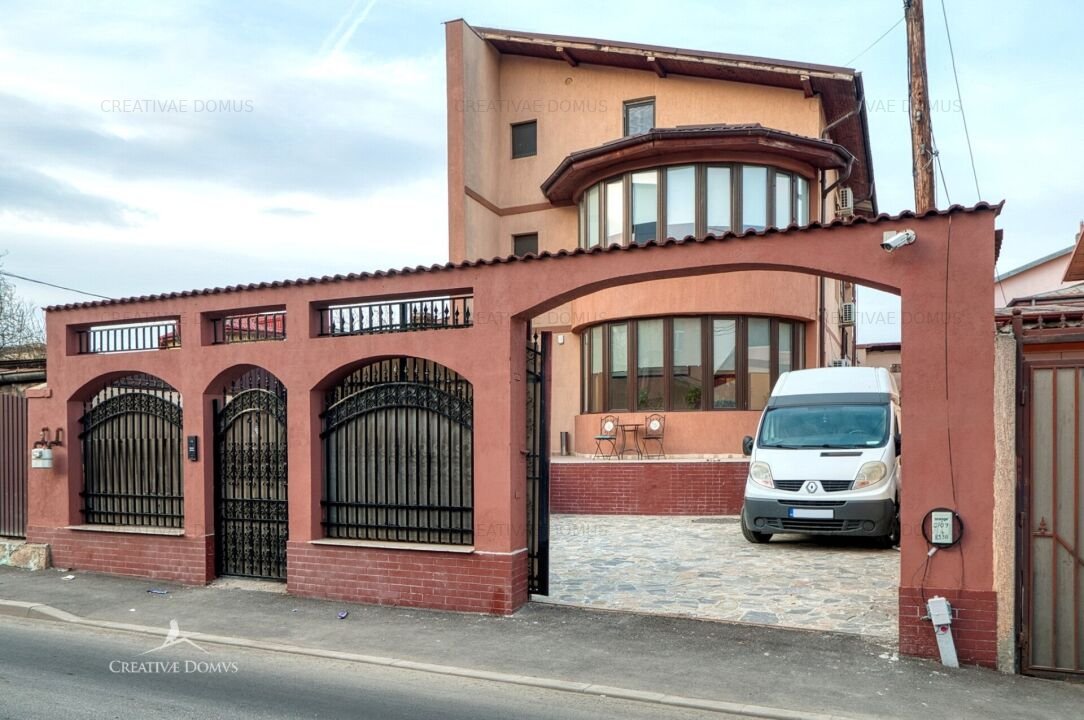 Colentina / Vila cu 9 camere / 336 mp utili / curte proprie / parcare