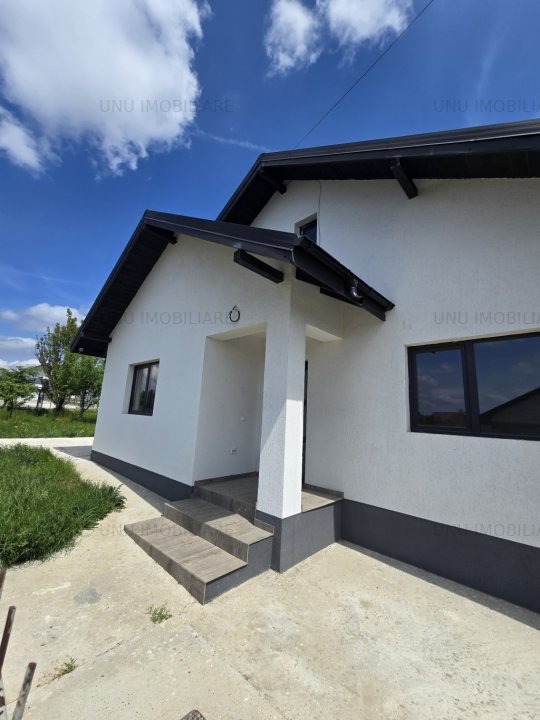 Casa 110mp 3 camere 2 bai, predare imediata Dumesti
