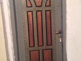 Apartament de vânzare 3 camere, în Petrosani
