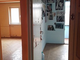 Apartament de vânzare 3 camere, în Vulcan, zona Central