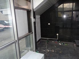 Vânzare spaţiu comercial