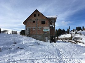 Casa de vânzare 6 camere, în Fundata