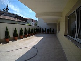 Penthouse de vânzare 3 camere, în Bucuresti, zona Dacia
