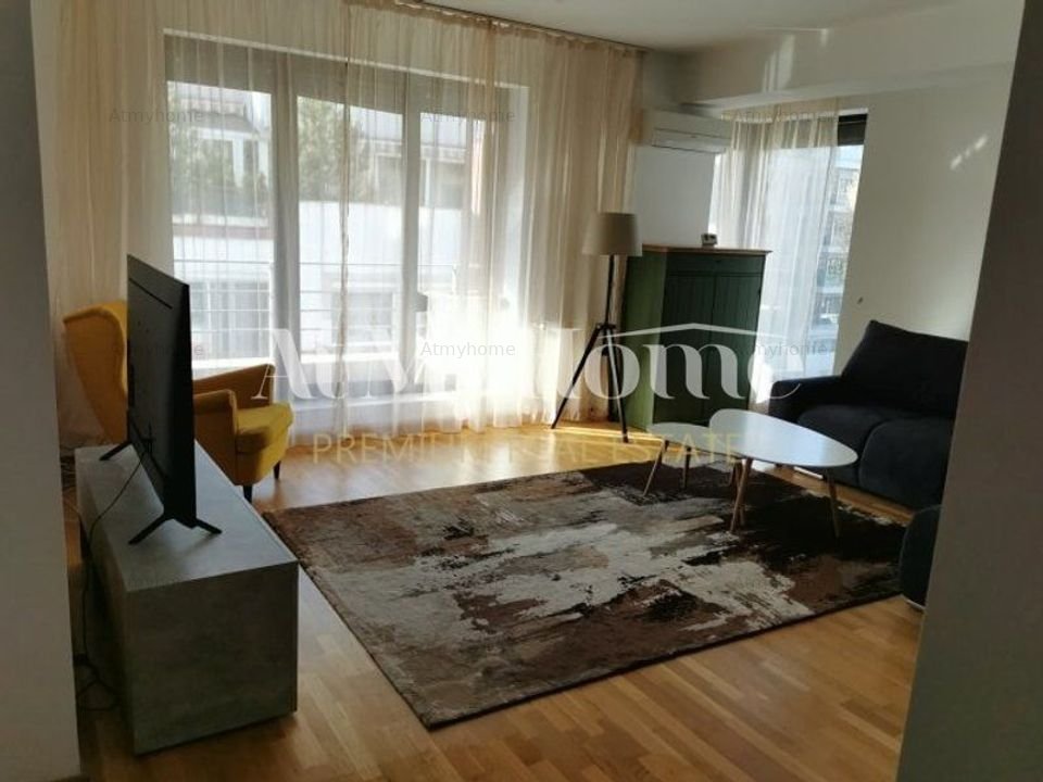 Apartament spatios si luminos cu 4 camere, mobilat, 2 parcari, terasa, balcon