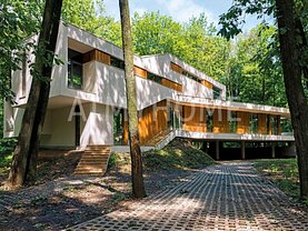 Casa de vânzare 9 camere, în Petreşti