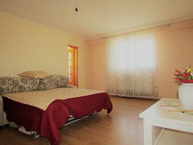 Apartament de vânzare 3 camere, în Târgovişte, zona Sud