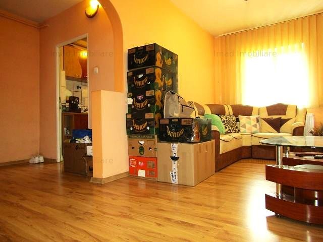 Parter, 4 camere! Vanzare apartament in Targoviste - Micro 12, zona linistita.