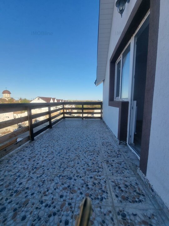 Casa duplex  3 camere  2  grupuri sanitare  - Lumina