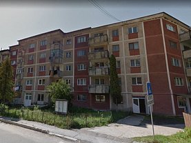 Apartament de vânzare 3 camere, în Voineasa
