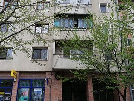 Apartament de vânzare 4 camere, în Targu Frumos, zona Central