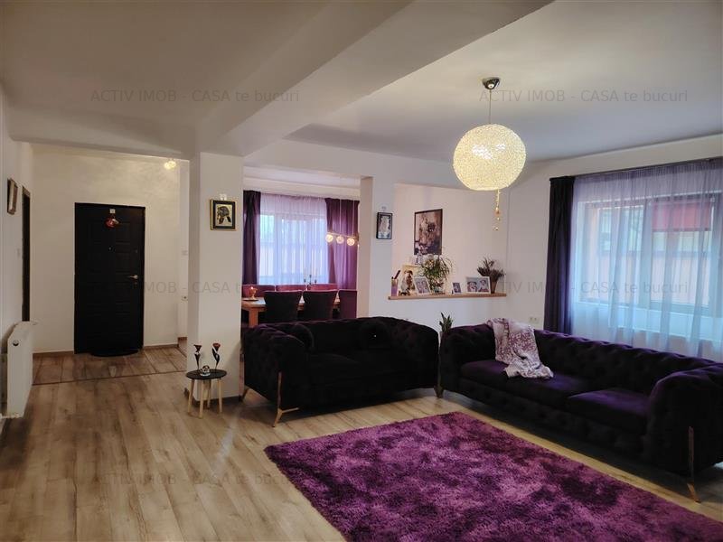 Casa cu 7 camere, situata central în Paulesti pe o stradă linistita, s