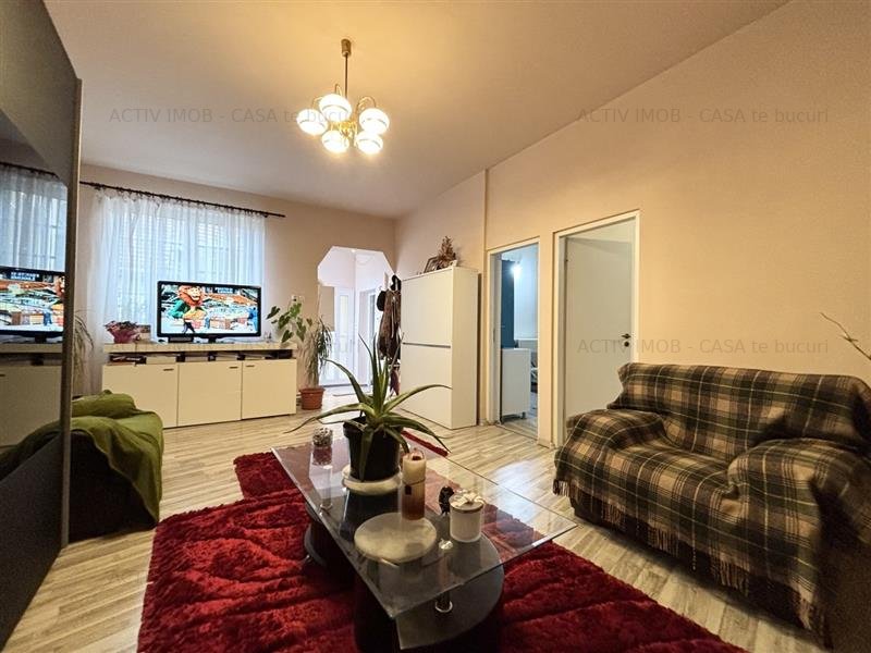 Casa zona centrala - singur în curte - 243 mp