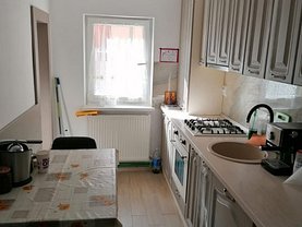 Apartament de vânzare 3 camere, în Braşov, zona Răcădău