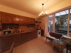 Casa de închiriat 5 camere, în Braşov, zona Centrul Istoric