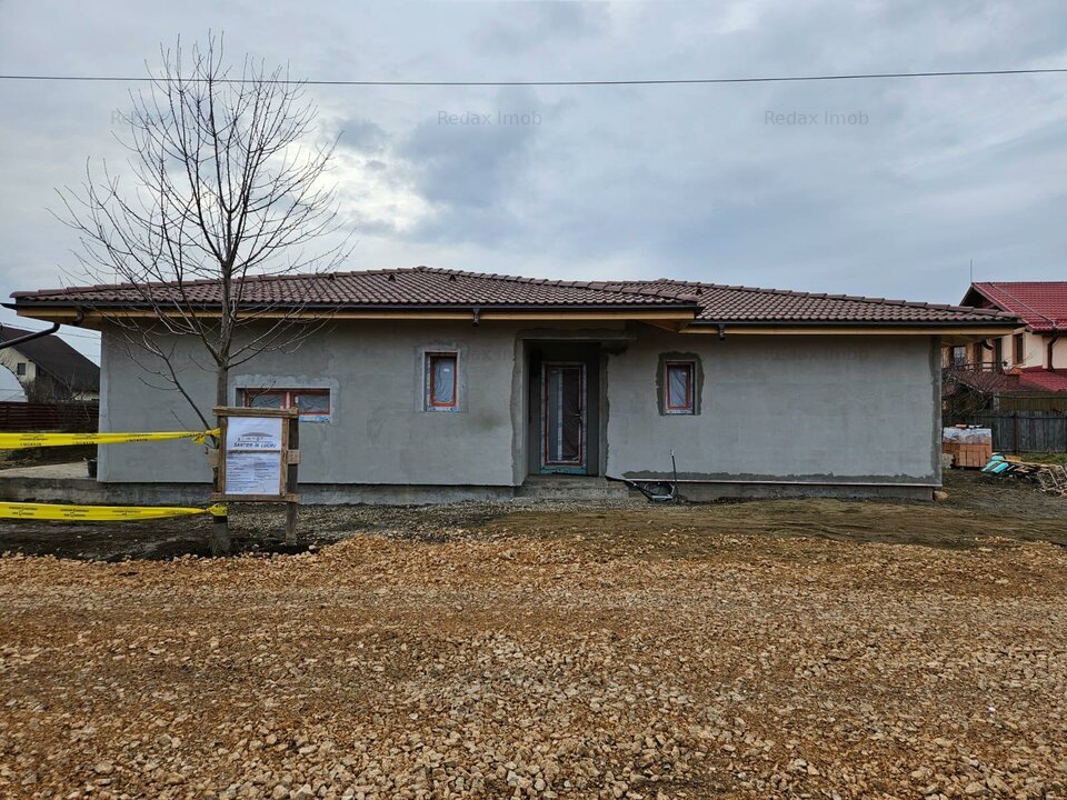 Casa bine construita intrare Bod din Sanpetru, teren generos