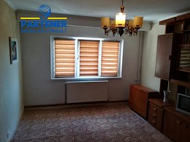 Apartament de închiriat 3 camere, în Pitesti, zona Eremia