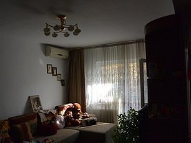 Apartament de vânzare 3 camere, în Pitesti, zona Eremia