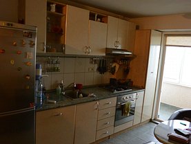Apartament de vânzare 3 camere, în Pitesti, zona Tudor Vladimirescu