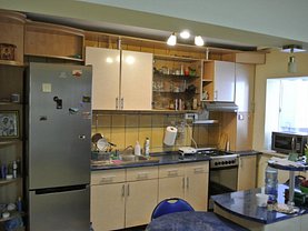 Apartament de vânzare 3 camere în Pitesti, Prundu