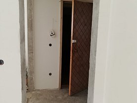 Apartament de vânzare 3 camere, în Piteşti, zona Calea Bucureşti