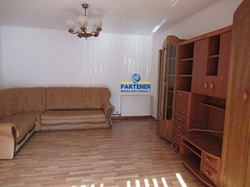 Apartament de închiriat 3 camere, în Piteşti, zona Prundu