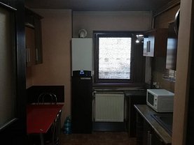 Apartament de vânzare 5 camere, în Piteşti, zona Rolast
