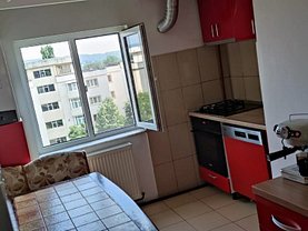 Apartament de vânzare 3 camere, în Piteşti, zona Rolast