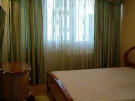 Apartament de închiriat 3 camere, în Piteşti, zona Negru Vodă